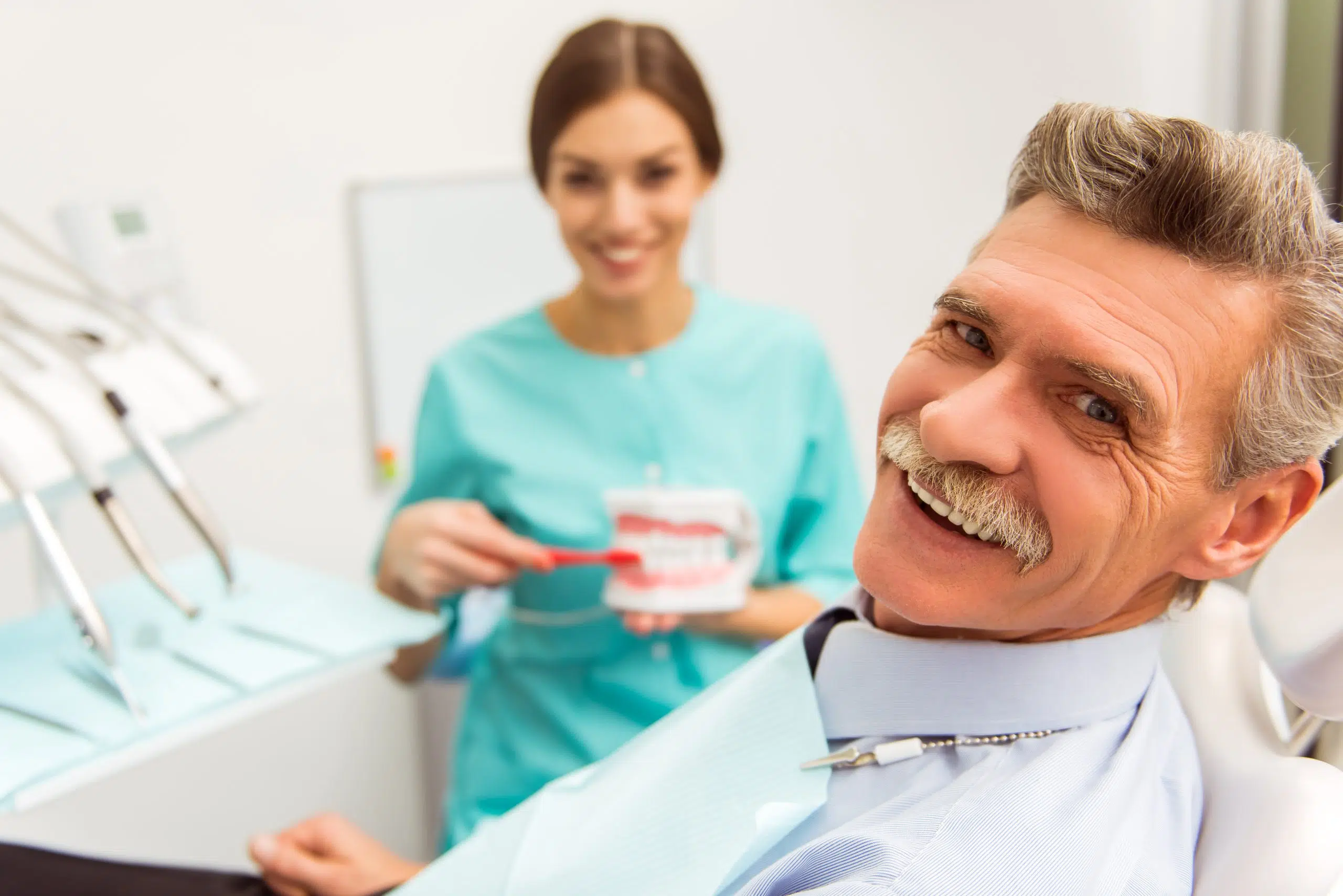 Read more about the article Top 4 Signs That You Should Consider Dentures